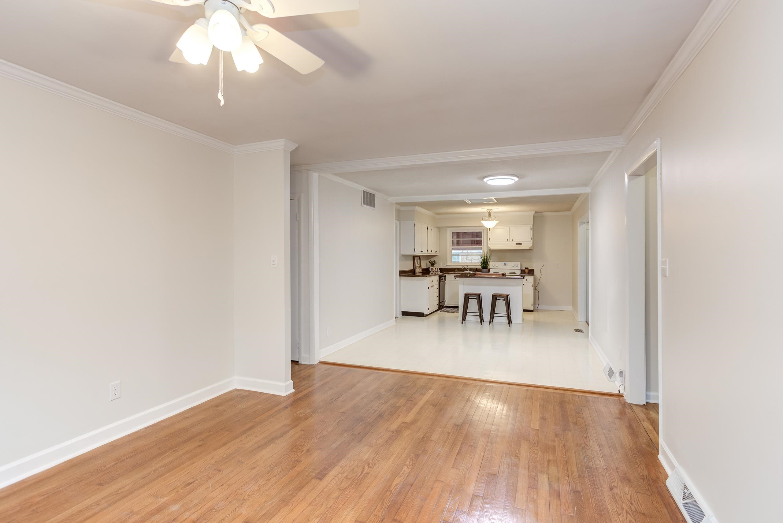 624 East Millbrook Road Raleigh, NC 27609 - Photo 9 of 30 Photo 9