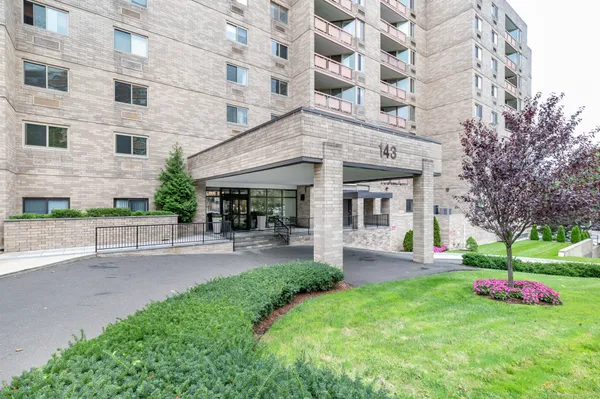 $3,100 | 143 Hoyt Street, Unit 2K, Stamford, CT 06905