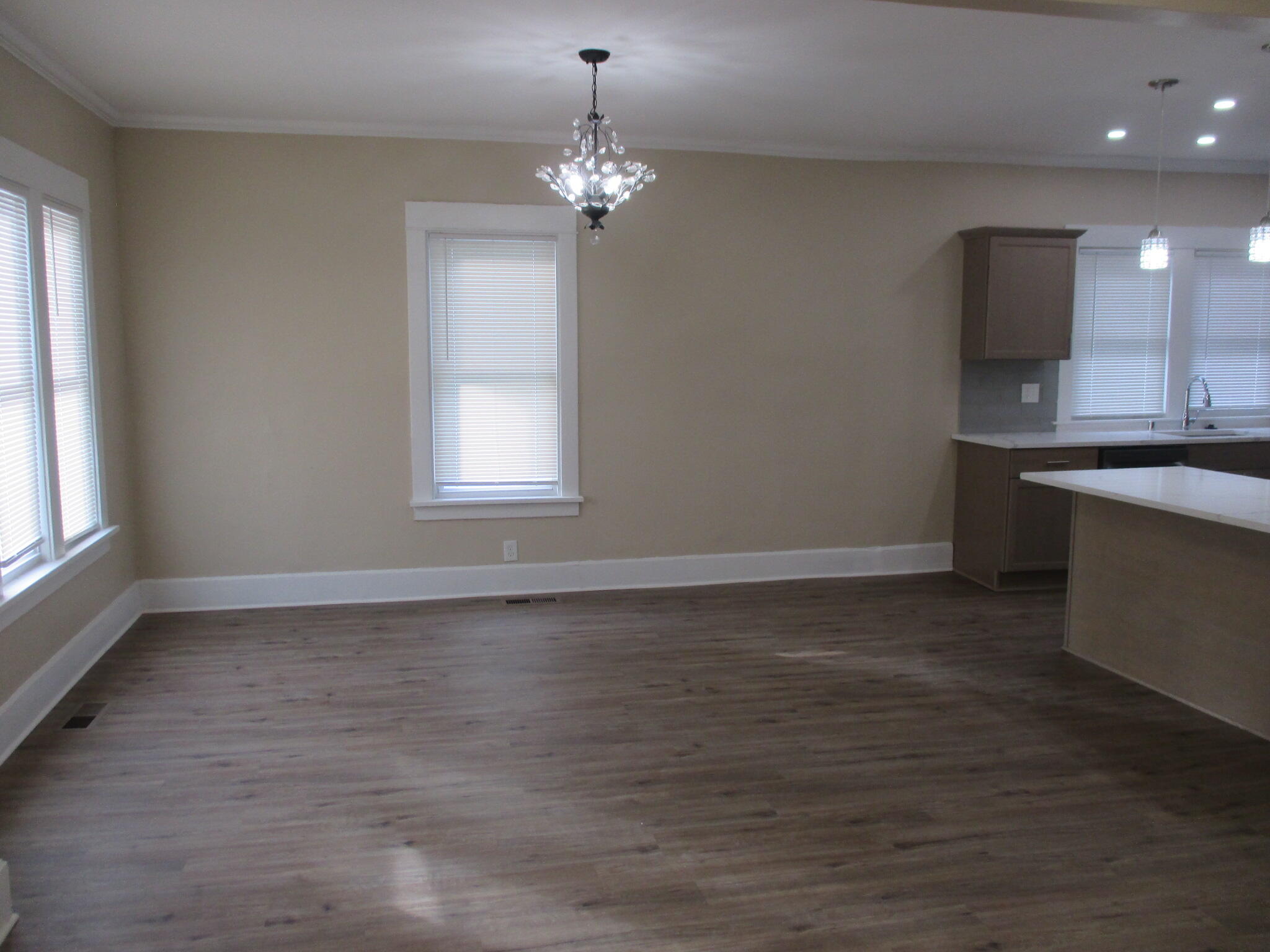 3741 North 25th Street Milwaukee, WI 53206 - Photo 11 of 34 living room