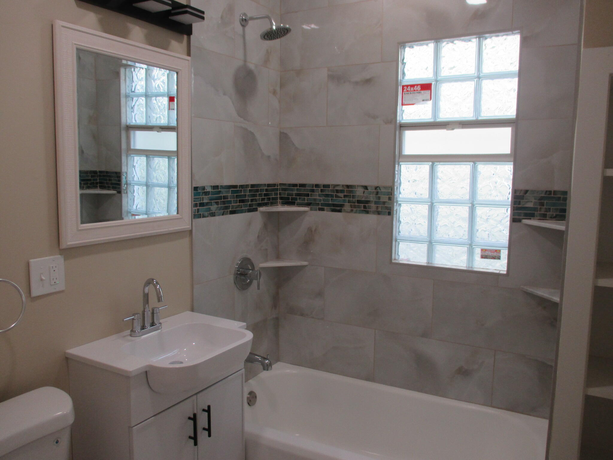 3741 North 25th Street Milwaukee, WI 53206 - Photo 13 of 34 main floor bath