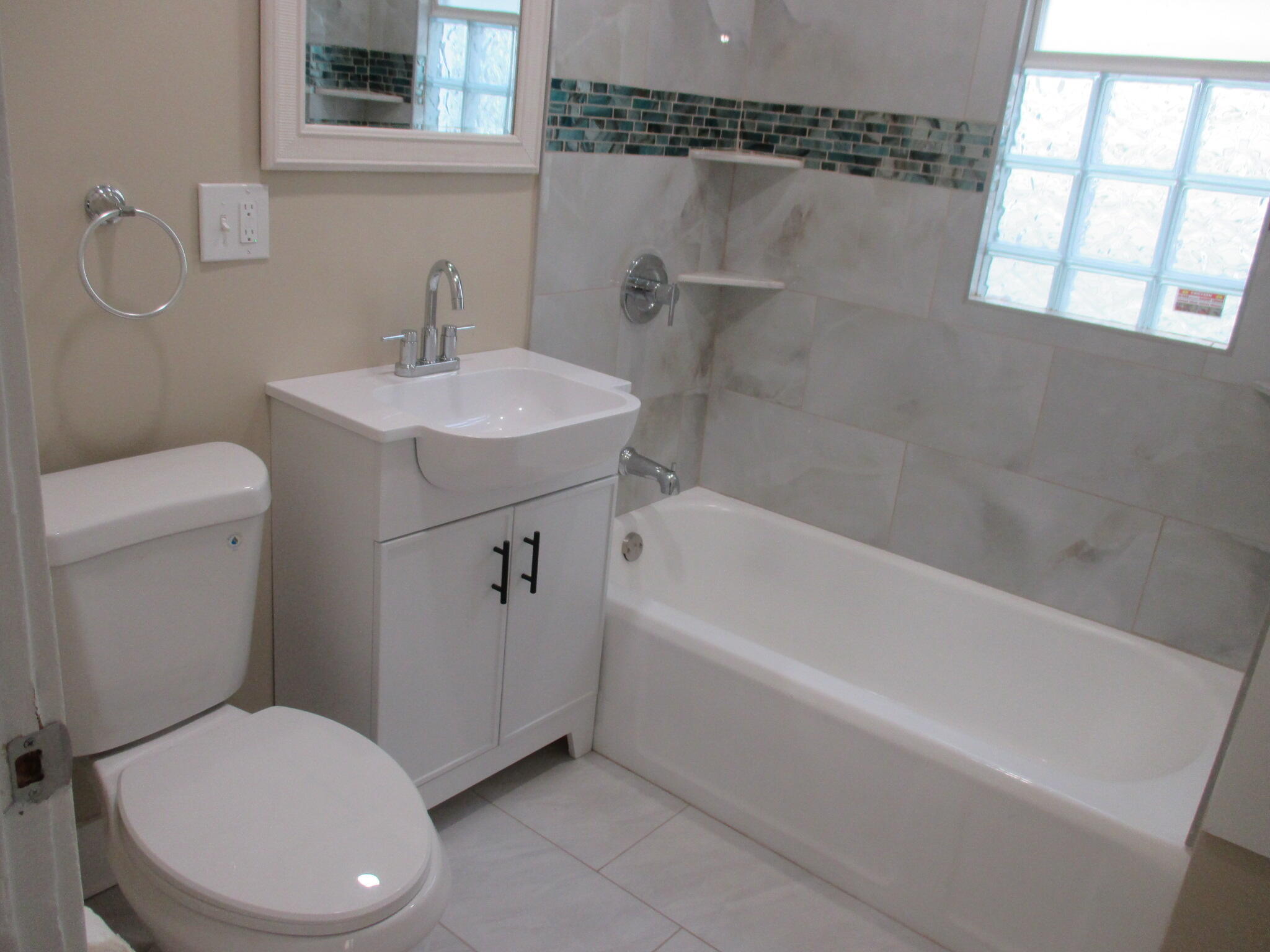 3741 North 25th Street Milwaukee, WI 53206 - Photo 14 of 34 main floor bath