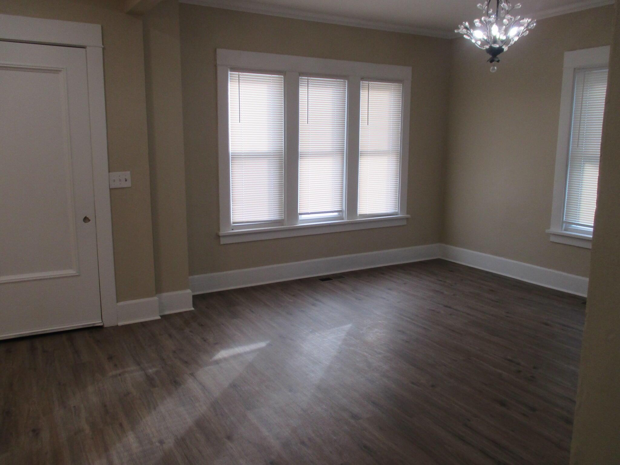 3741 North 25th Street Milwaukee, WI 53206 - Photo 10 of 34 Living room