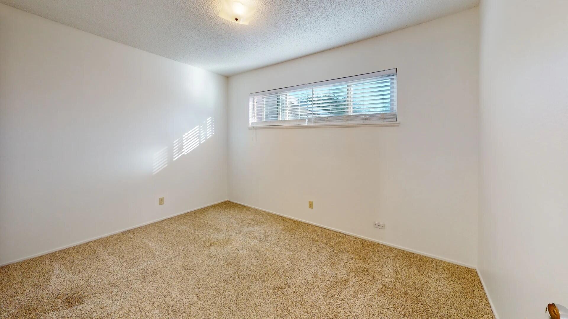 1553 Riverside Drive Redding, CA 96001 - Photo 23 of 51 Unit 5 Bedroom