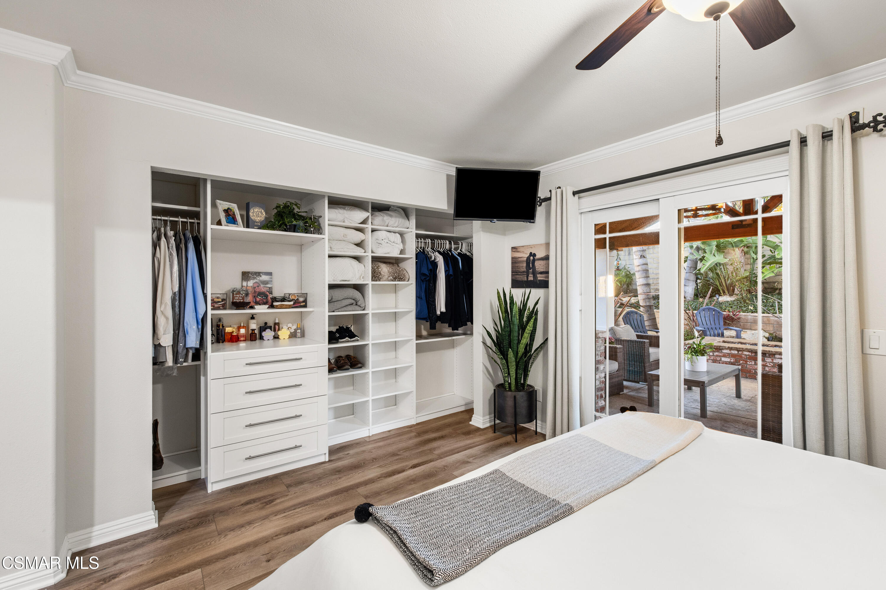 5200 Prairieview Street Camarillo, CA 93012 - Photo 9 of 24 a room with furniture and a window