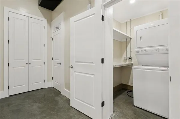 $2,100 | 137 Carondelet Street, Unit 101, New Orleans, LA 70130
