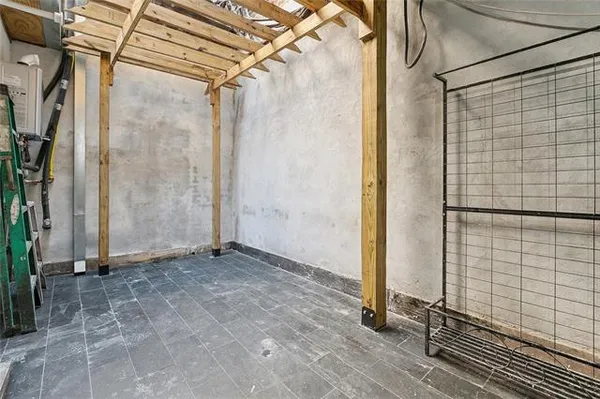 $2,100 | 137 Carondelet Street, Unit 101, New Orleans, LA 70130