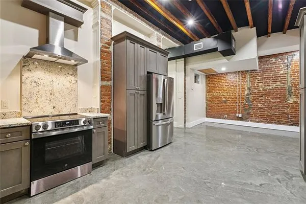 $2,100 | 137 Carondelet Street, Unit 101, New Orleans, LA 70130