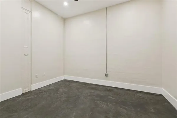 $2,100 | 137 Carondelet Street, Unit 101, New Orleans, LA 70130