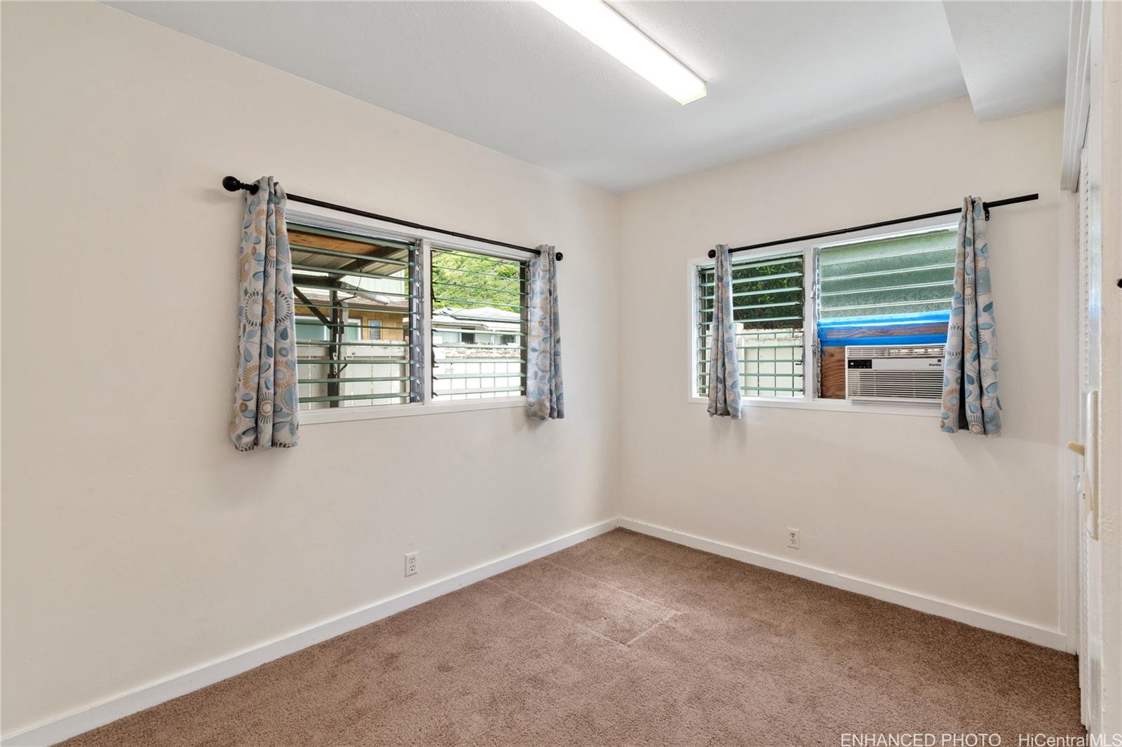 385 Kuliouou Road, Unit A Honolulu, HI 96821 - Photo 11 of 25 an empty room with a window