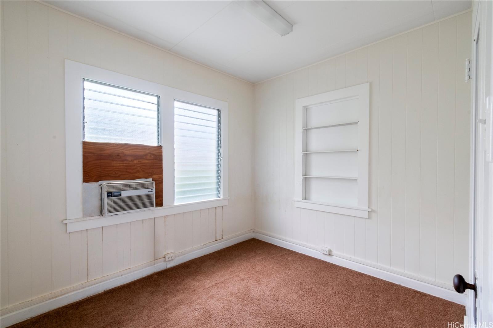 385 Kuliouou Road, Unit A Honolulu, HI 96821 - Photo 10 of 25 an empty room with a window