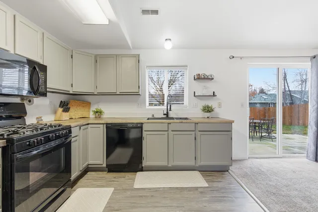 $344,900 | 12513 West 10th Avenue, Airway Heights, WA 99001