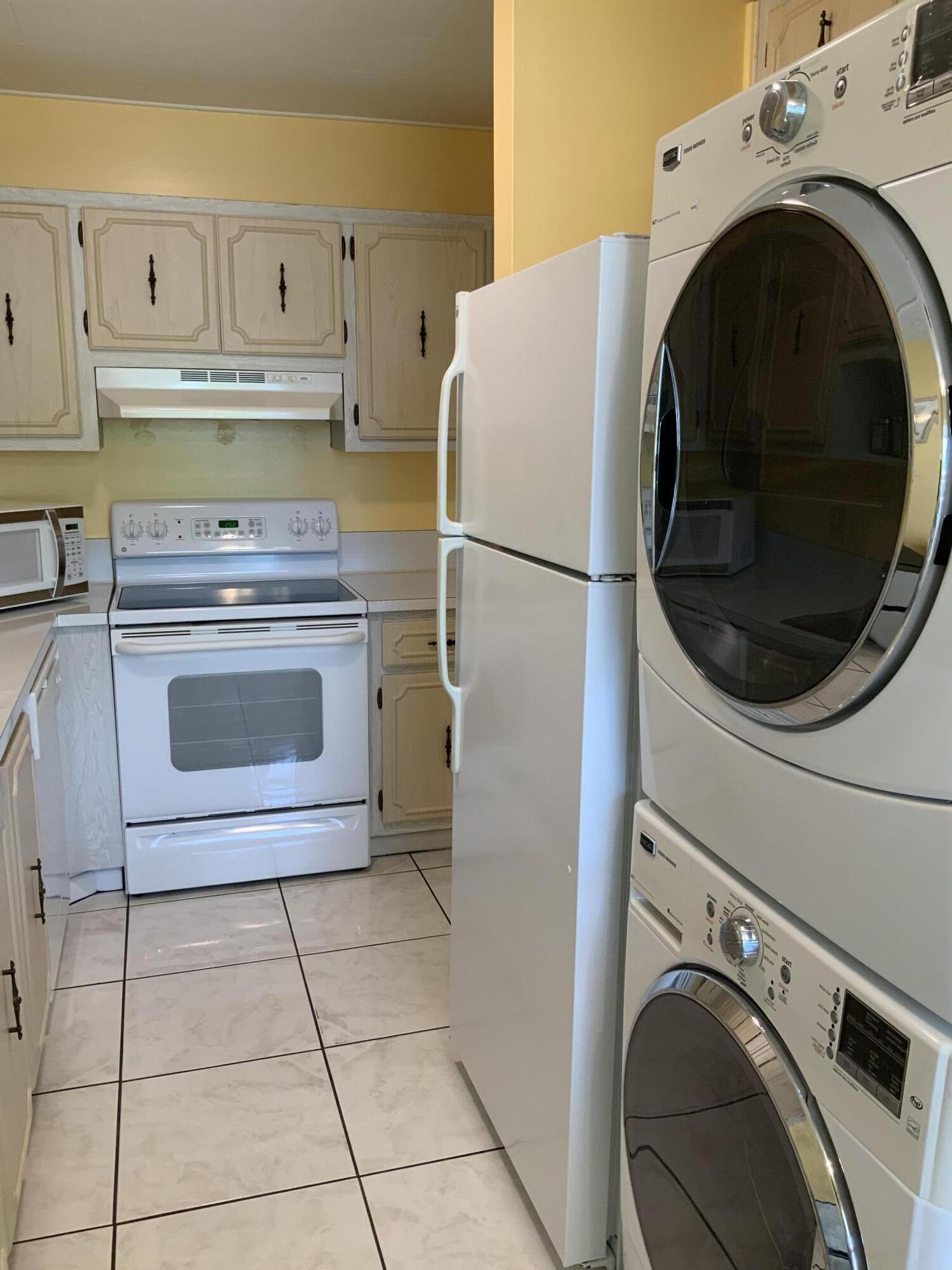 1121 Cactus Terrace, Unit 202 Delray Beach, FL 33445 - Photo 21 of 31 a utility room with dryer and washer