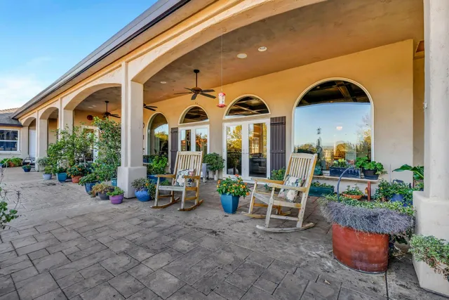 a view of a backyard with pathway