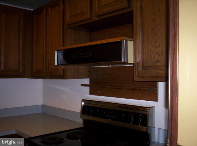 10026 Stedwick Road, Unit 101 Gaithersburg, MD 20886 - Photo 14 of 30 Kitchen Exhaust Closed