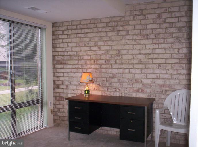 10026 Stedwick Road, Unit 101 Gaithersburg, MD 20886 - Photo 15 of 30 Den/Study 1