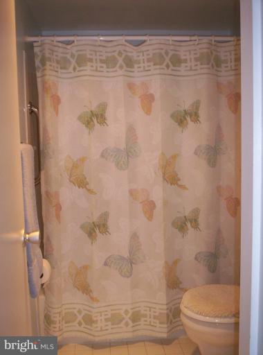 10026 Stedwick Road, Unit 101 Gaithersburg, MD 20886 - Photo 17 of 30 Bath View A
