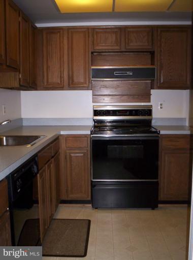 10026 Stedwick Road, Unit 101 Gaithersburg, MD 20886 - Photo 4 of 30 Kitchen 1