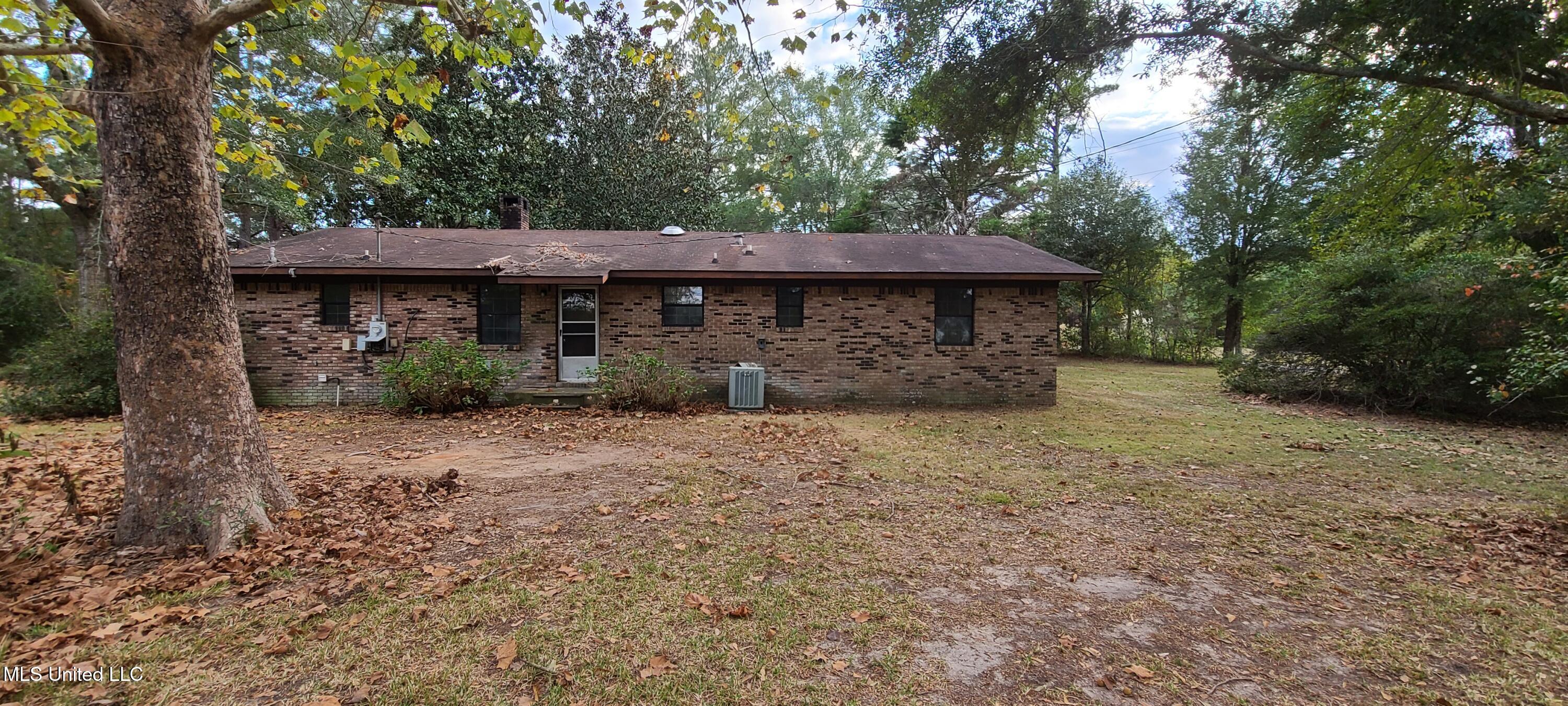 121 Rogers Smith Road Lucedale, MS 39452 - Photo 4 of 20 20251113_161145