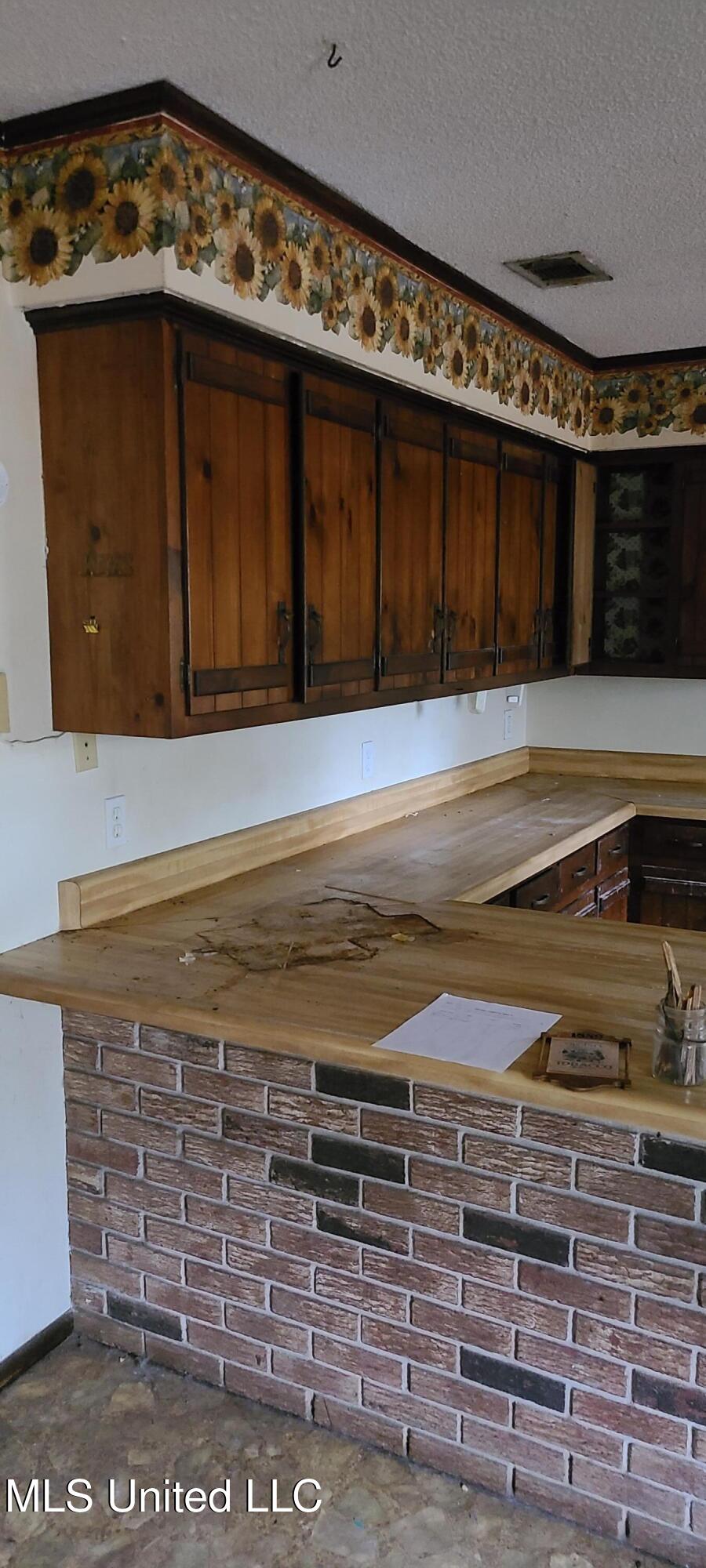 121 Rogers Smith Road Lucedale, MS 39452 - Photo 9 of 20 20251113_160232