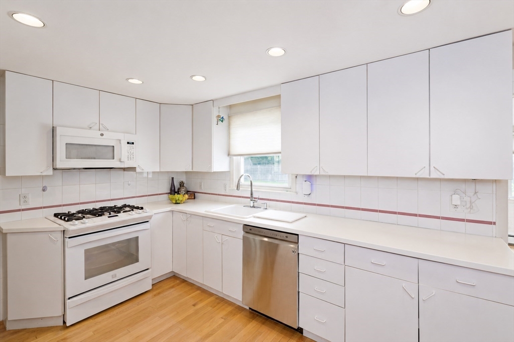 277 Rosemary Street Needham, MA 02494 - Photo 8 of 41
