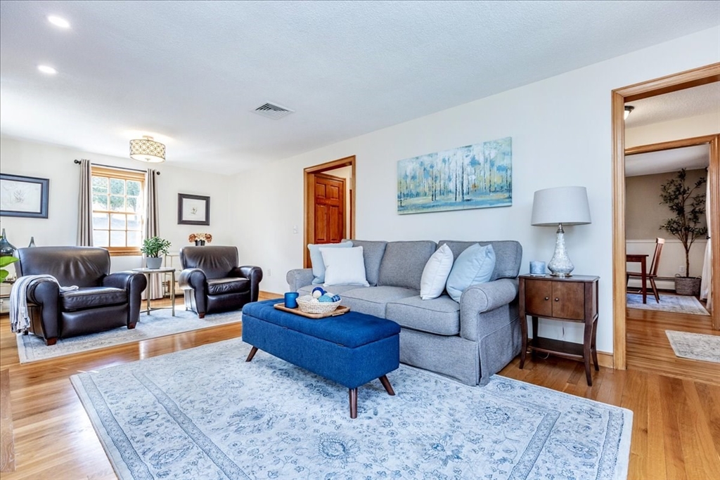 22 Bernard Road Woburn, MA 01801 - Photo 7 of 37 Gallery Image 7