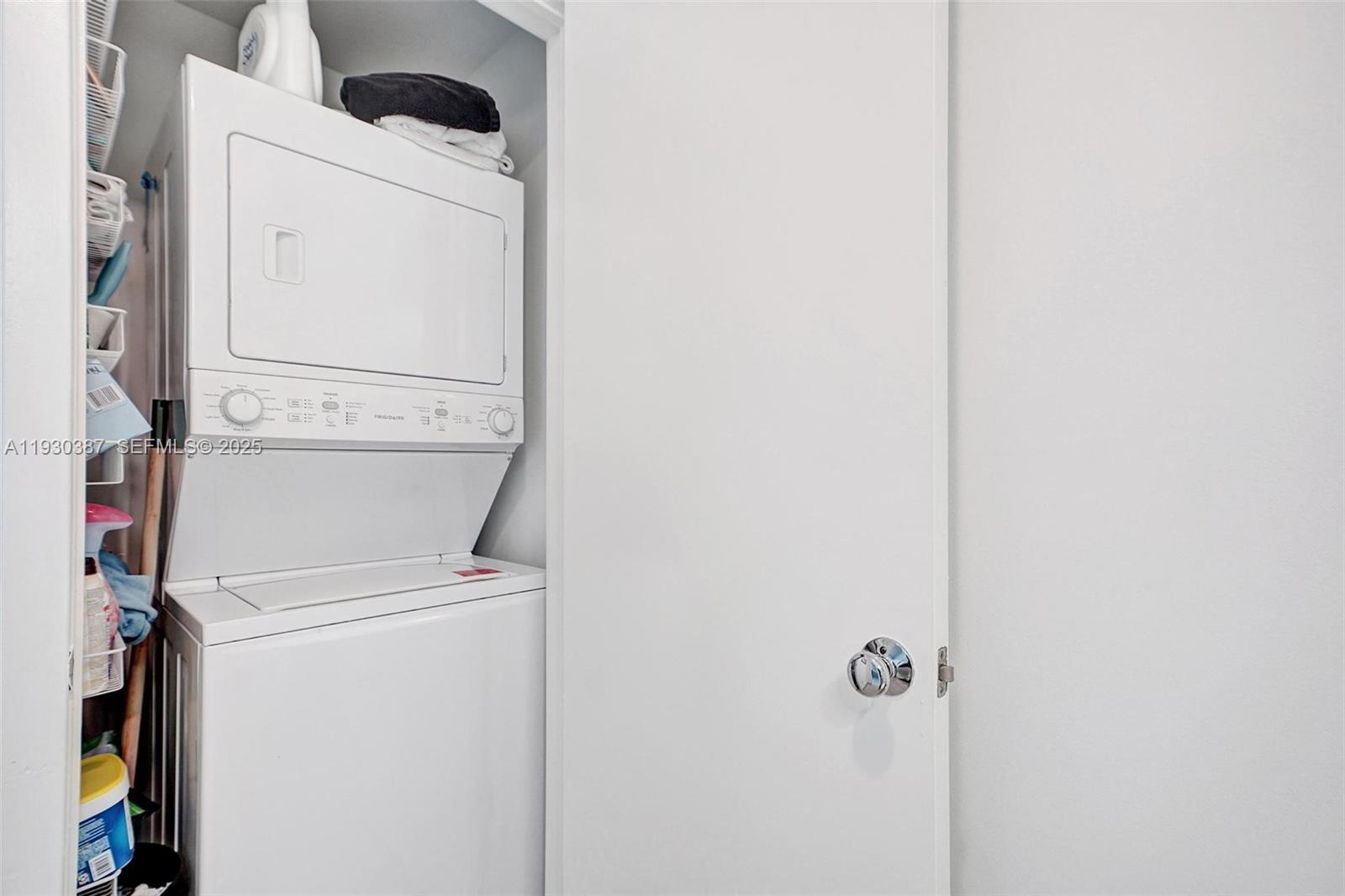 3301 Northeast 1st Avenue, Unit H1105 Miami, FL 33137 - Photo 13 of 34 a utility room with dryer and washer
