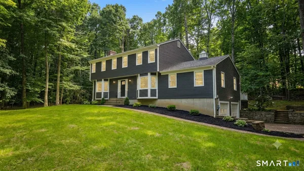 $825,000 | 10 Leopard Drive, Newtown, CT 06482
