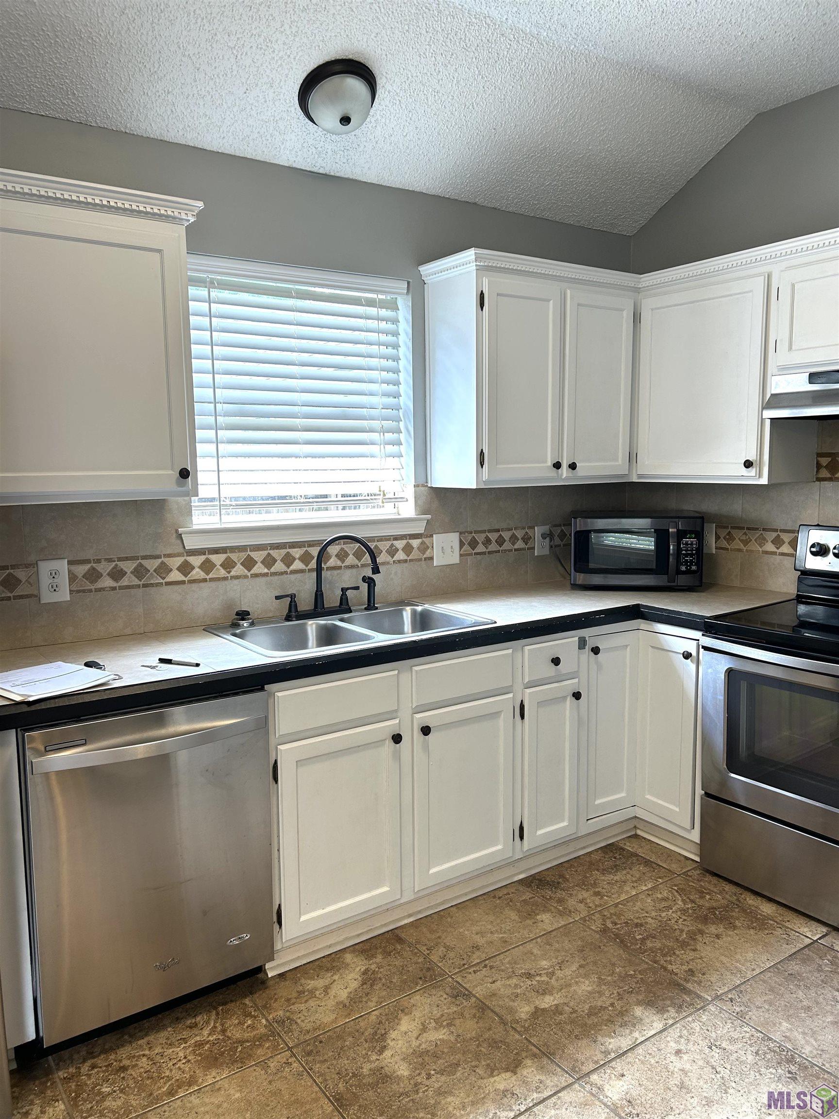 240 Meadow Bend Drive Baton Rouge, LA 70820 - Photo 2 of 9