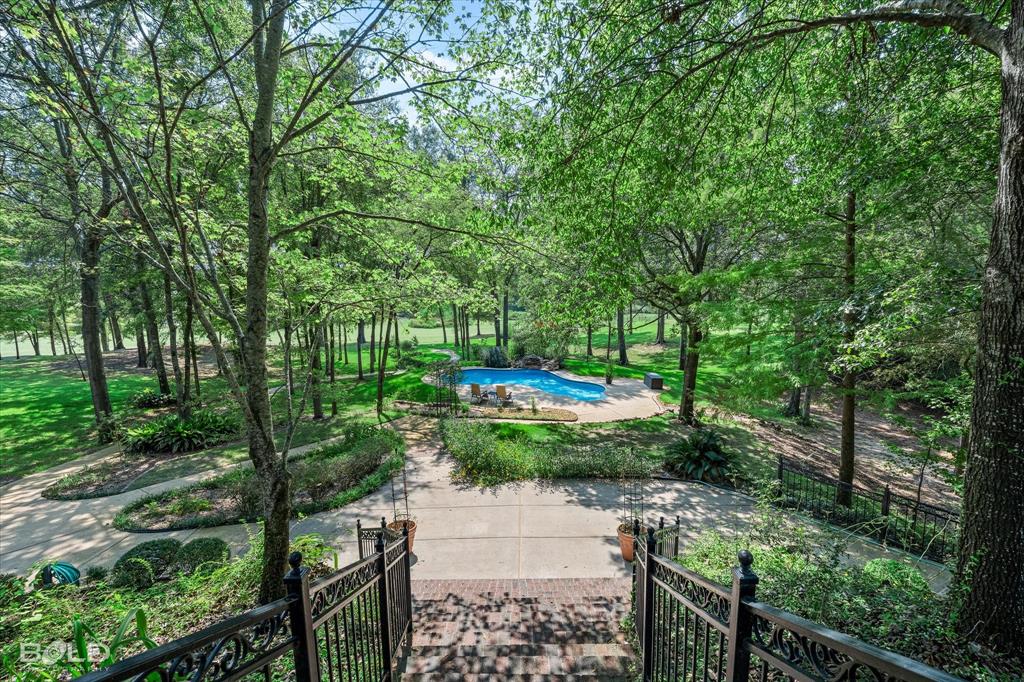 36 Golf Club Drive Haughton, LA 71037 - Photo 4 of 40 a view of a backyard