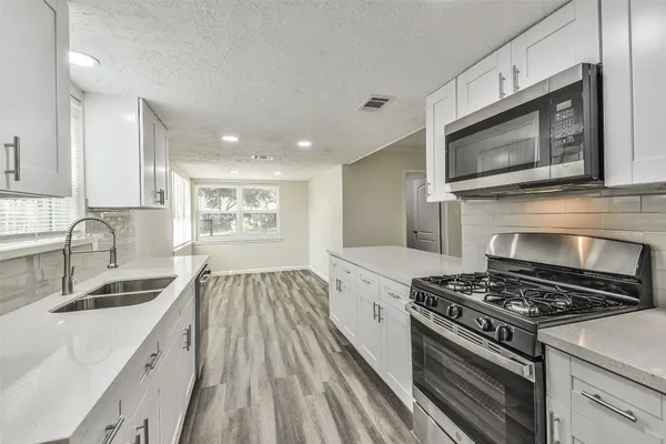 $1,950 | 12614 Dermott Drive, Houston, TX 77065