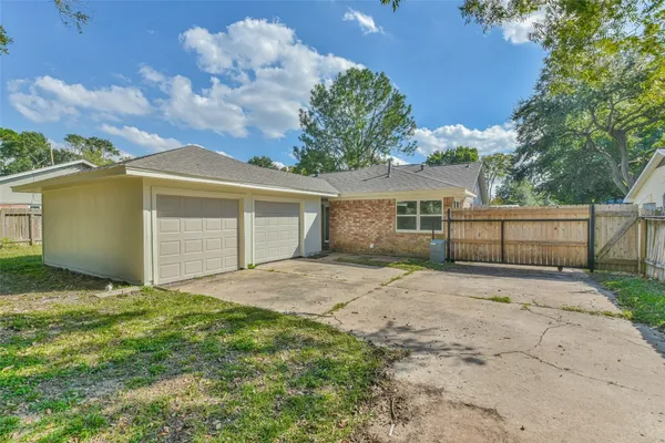 $1,950 | 12614 Dermott Drive, Houston, TX 77065
