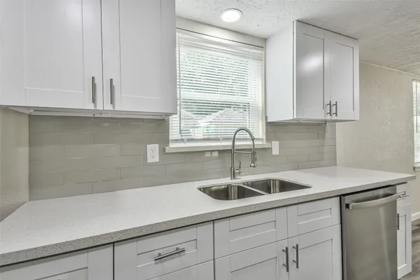 $1,950 | 12614 Dermott Drive, Houston, TX 77065