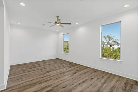 $359,900 | 5608 Savyon Drive, Houston, TX 77091