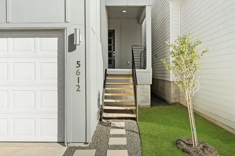 $359,900 | 5608 Savyon Drive, Houston, TX 77091