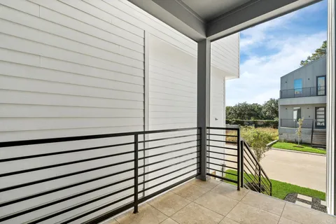 $359,900 | 5608 Savyon Drive, Houston, TX 77091