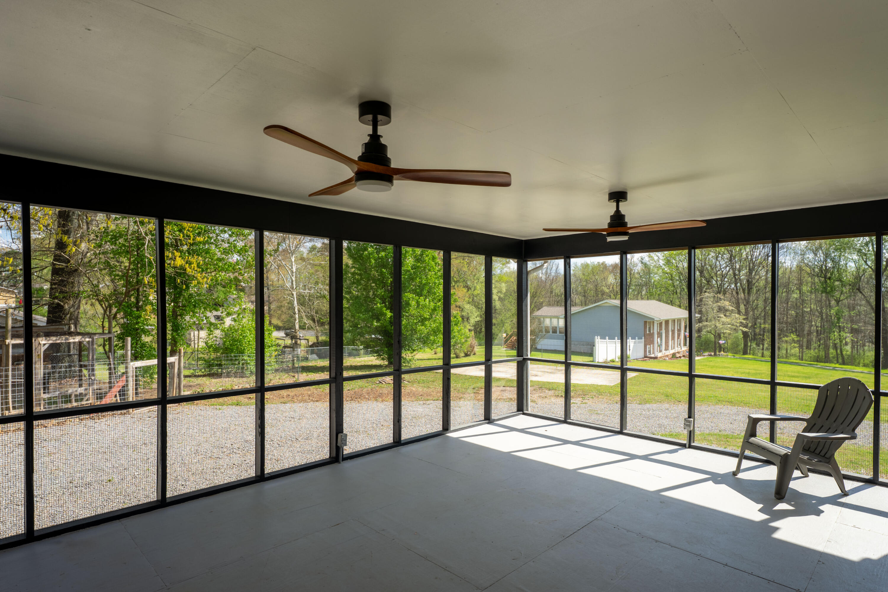 1616 Roberson Road Hixson, TN 37343 - Photo 33 of 36 Screened in Porch