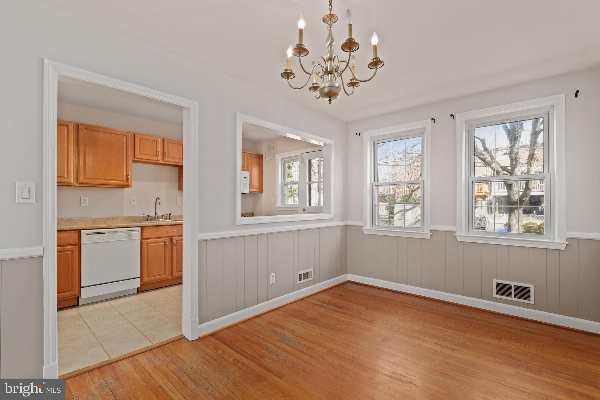 1638 Aberdeen Road Towson, MD 21286 - Photo 4 of 27