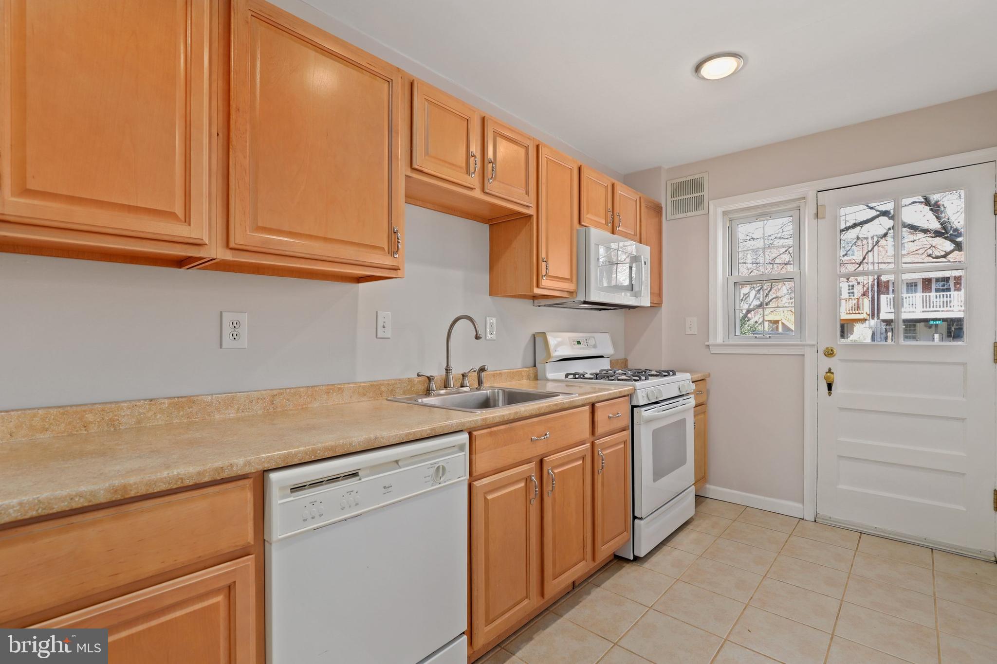 1638 Aberdeen Road Towson, MD 21286 - Photo 6 of 27