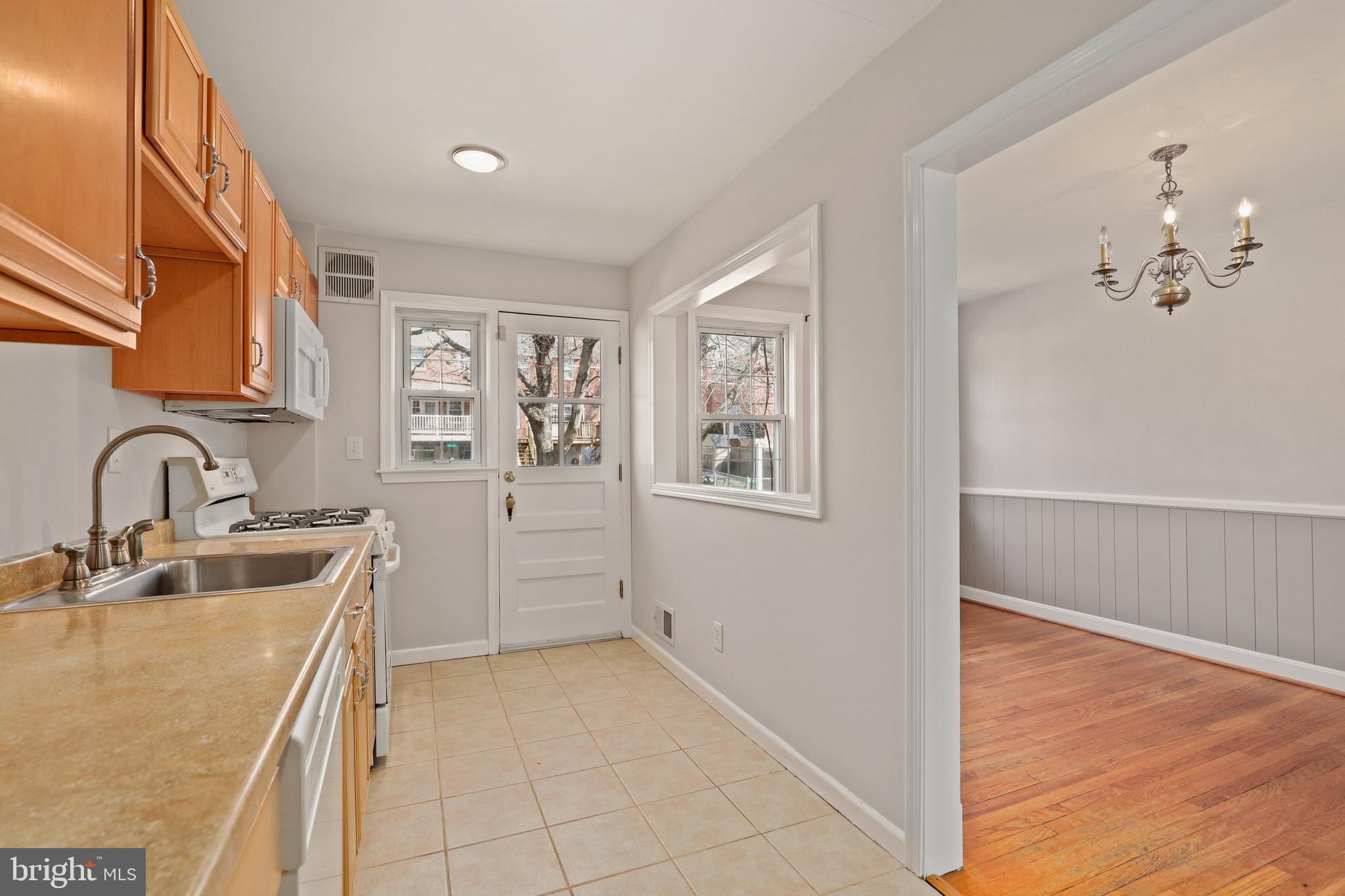 1638 Aberdeen Road Towson, MD 21286 - Photo 7 of 27