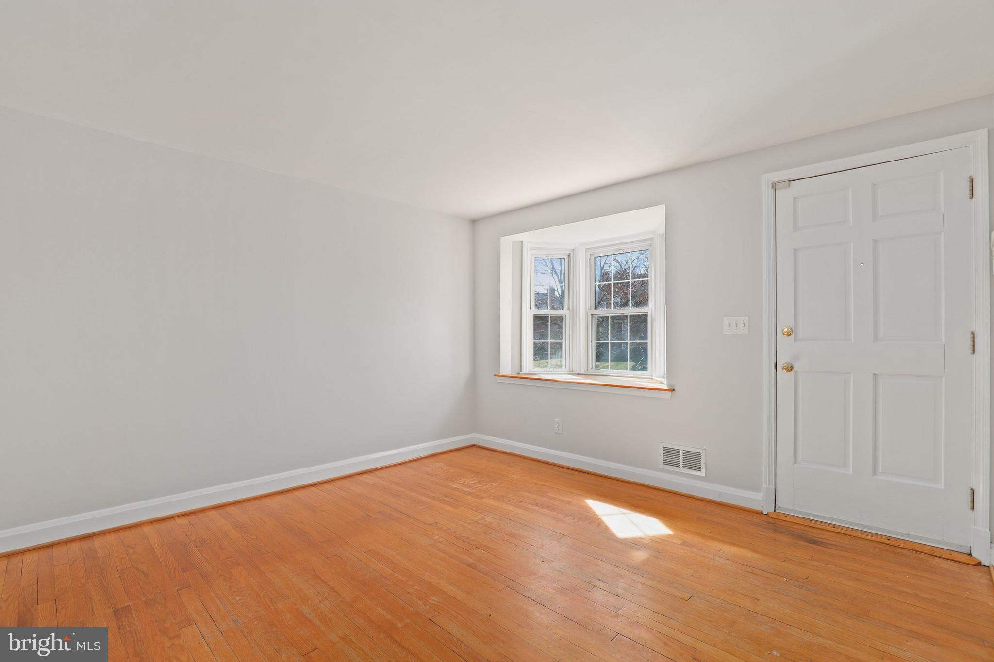 1638 Aberdeen Road Towson, MD 21286 - Photo 9 of 27