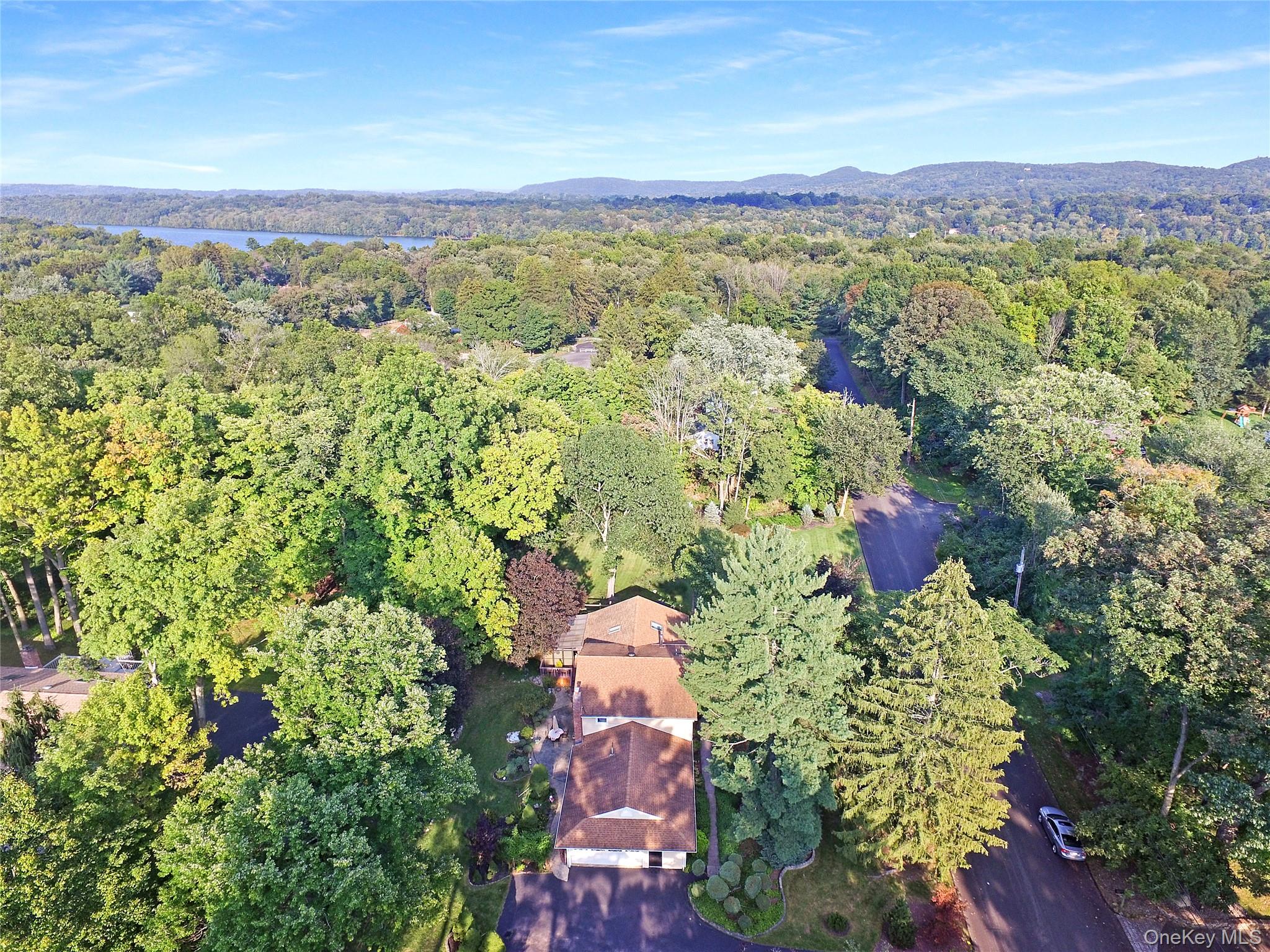 6 Kenbar Road West Nyack, NY 10994 - Photo 3 of 36