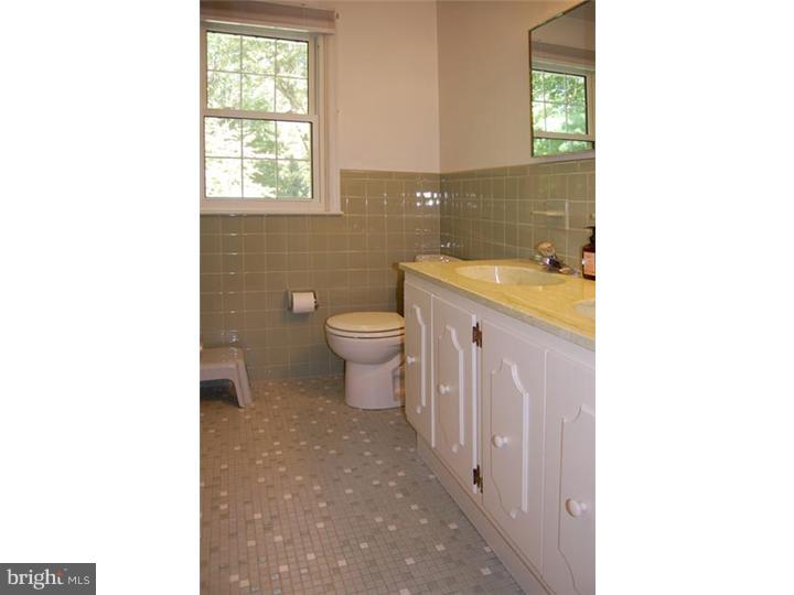603 Mt Lebanon Road Wilmington, DE 19803 - Photo 18 of 23 Bathroom