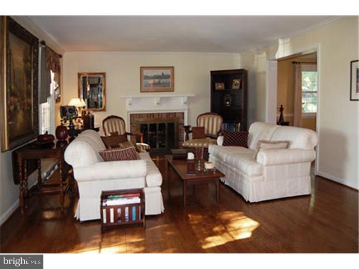 603 Mt Lebanon Road Wilmington, DE 19803 - Photo 9 of 23 Living Room