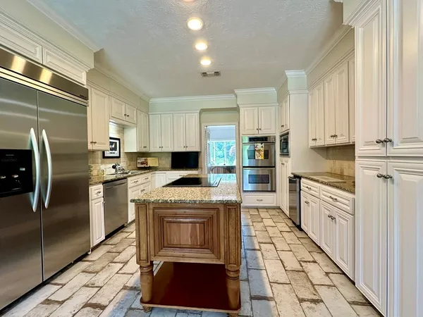 $650,000 | 3000 Delaware Avenue, McComb, MS 39648