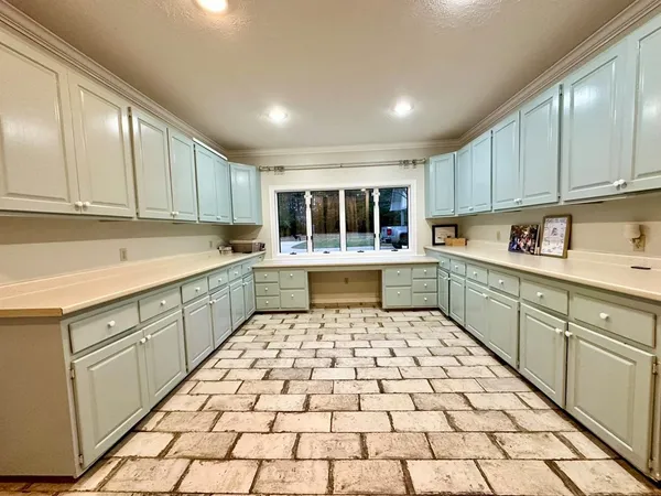 $650,000 | 3000 Delaware Avenue, McComb, MS 39648