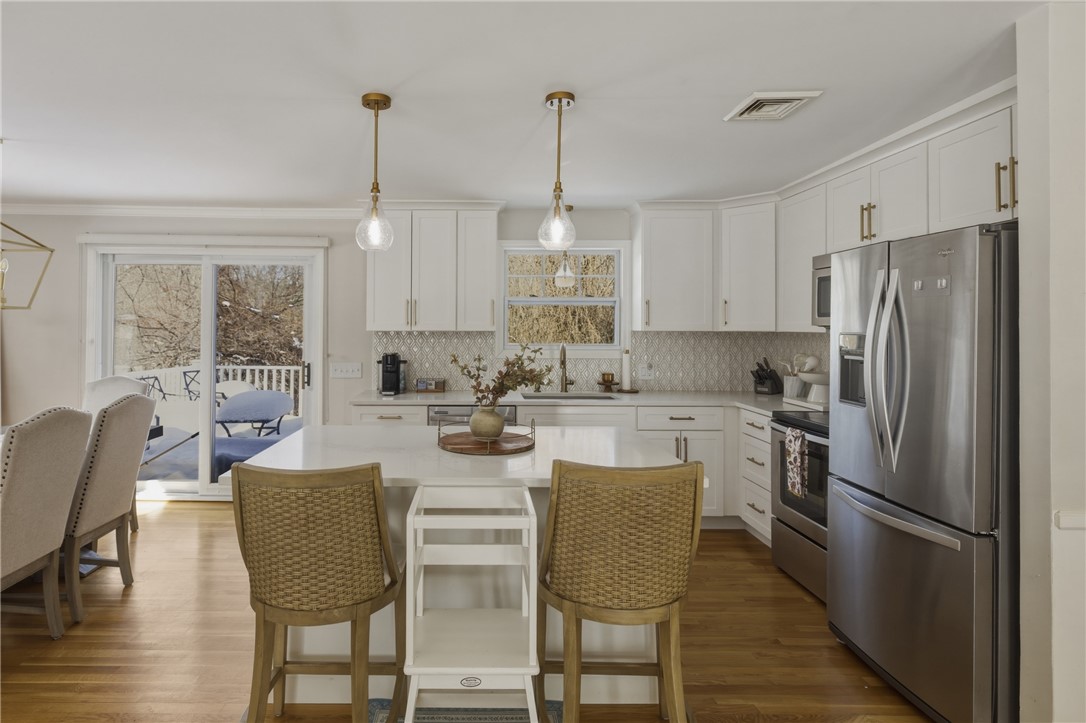 50 Briarwood Road Cranston, RI 02920 - Photo 2 of 37