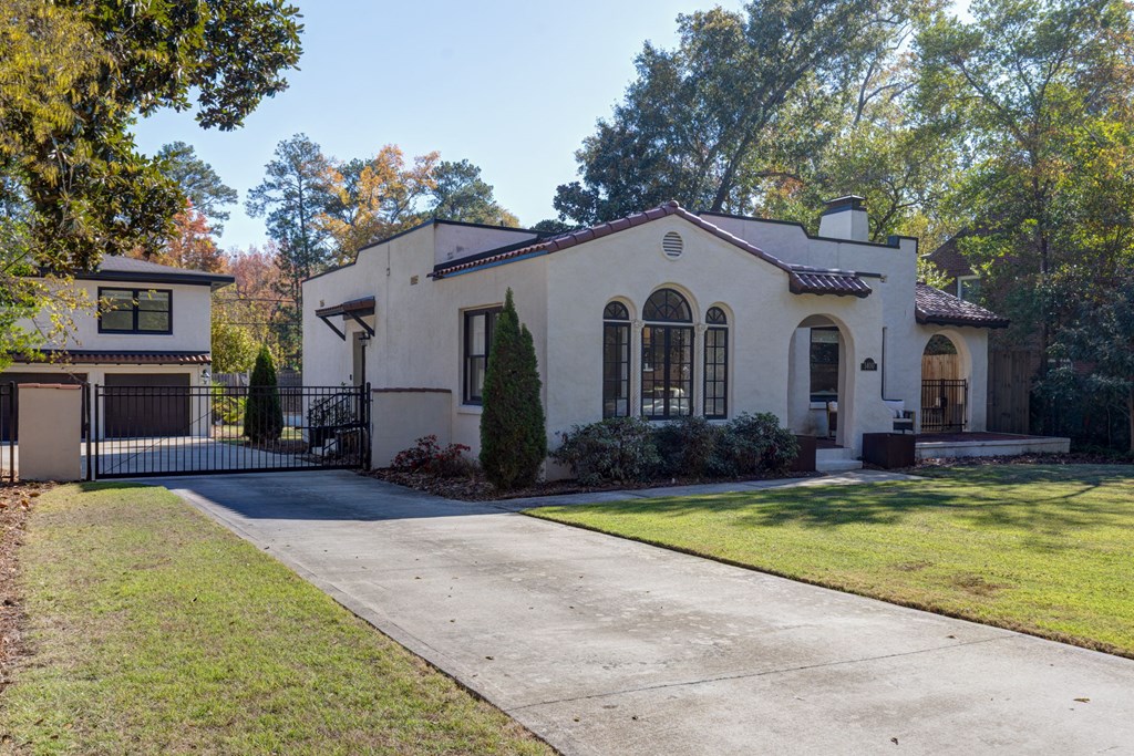 1400 17th Avenue Columbus, GA 31901 - Photo 5 of 50 a view of a house with a patio