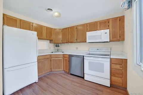 $450,000 | 116 Fields Lane, Peekskill, NY 10566