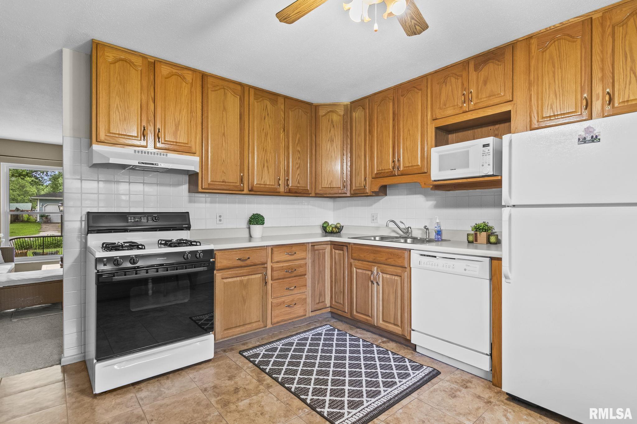 49 Westminster Road Chatham, IL 62629 - Photo 10 of 31