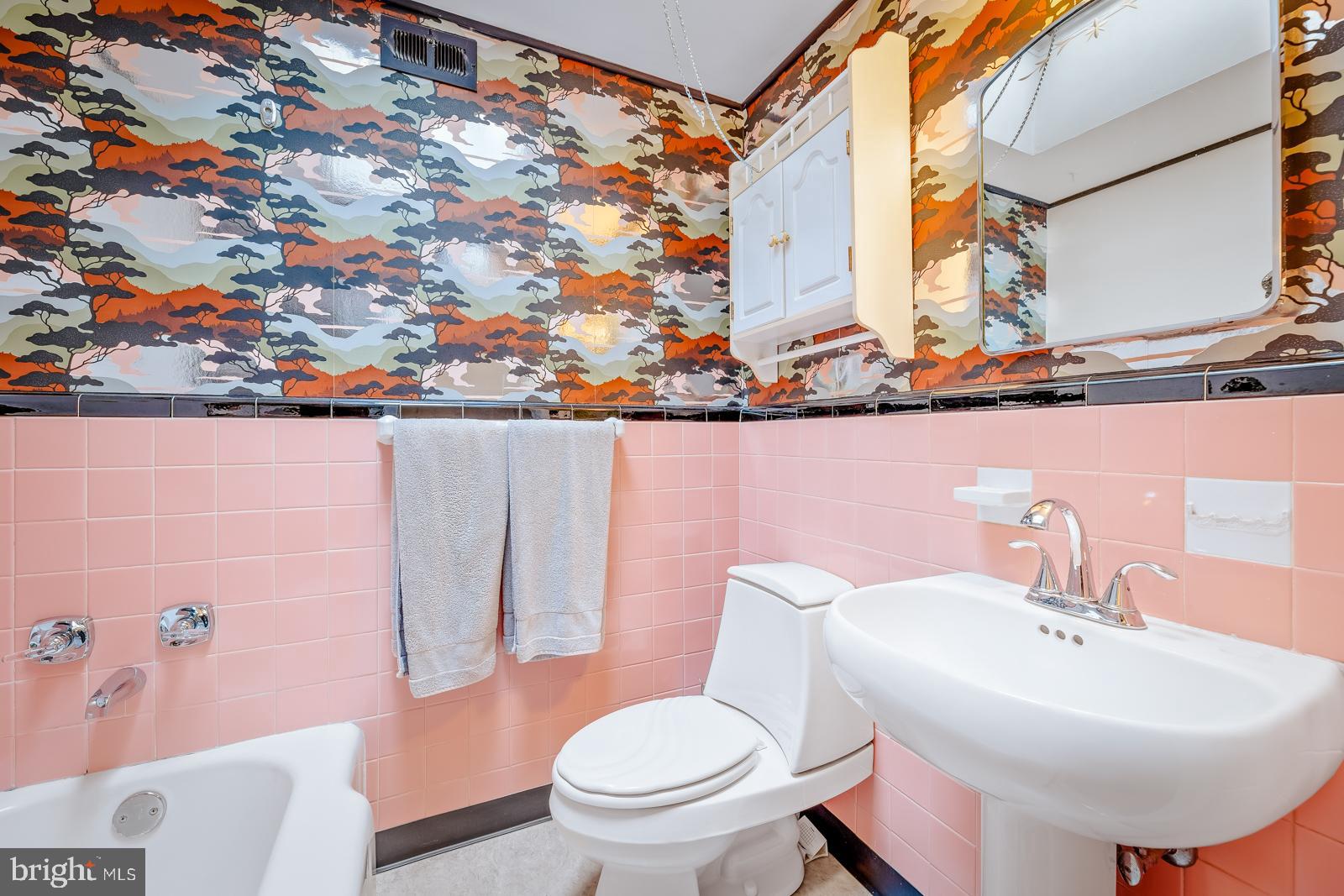 2818 Sandyford Avenue Philadelphia, PA 19152 - Photo 21 of 29 Bathroom